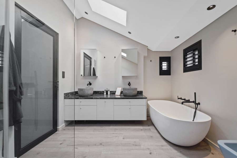 5 Bedroom Property for Sale in Bakoven Western Cape